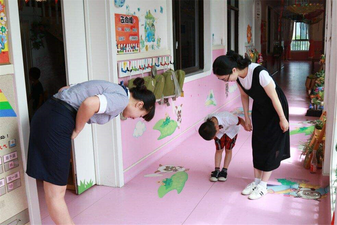 只要家长教得好,世上根本就没有熊孩子!“家庭教育”很重要