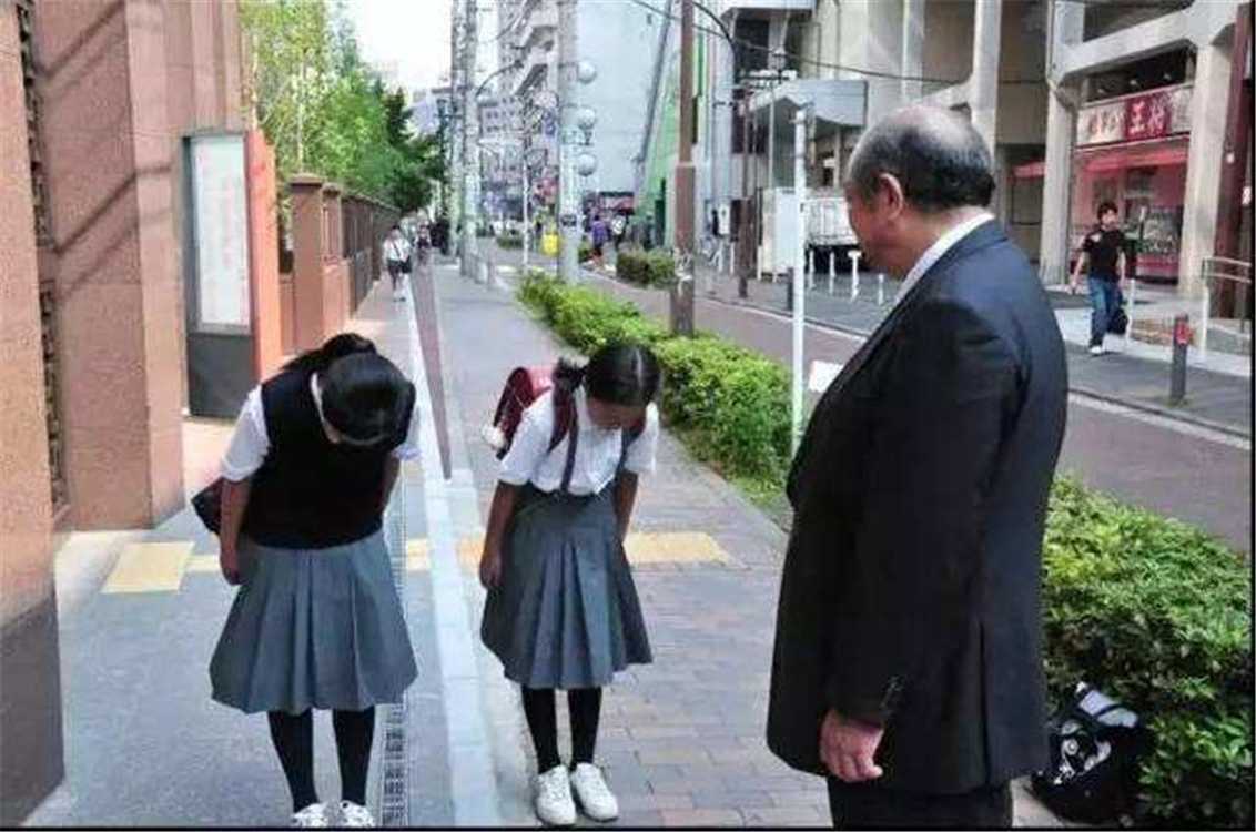 只要家长教得好,世上根本就没有熊孩子!“家庭教育”很重要