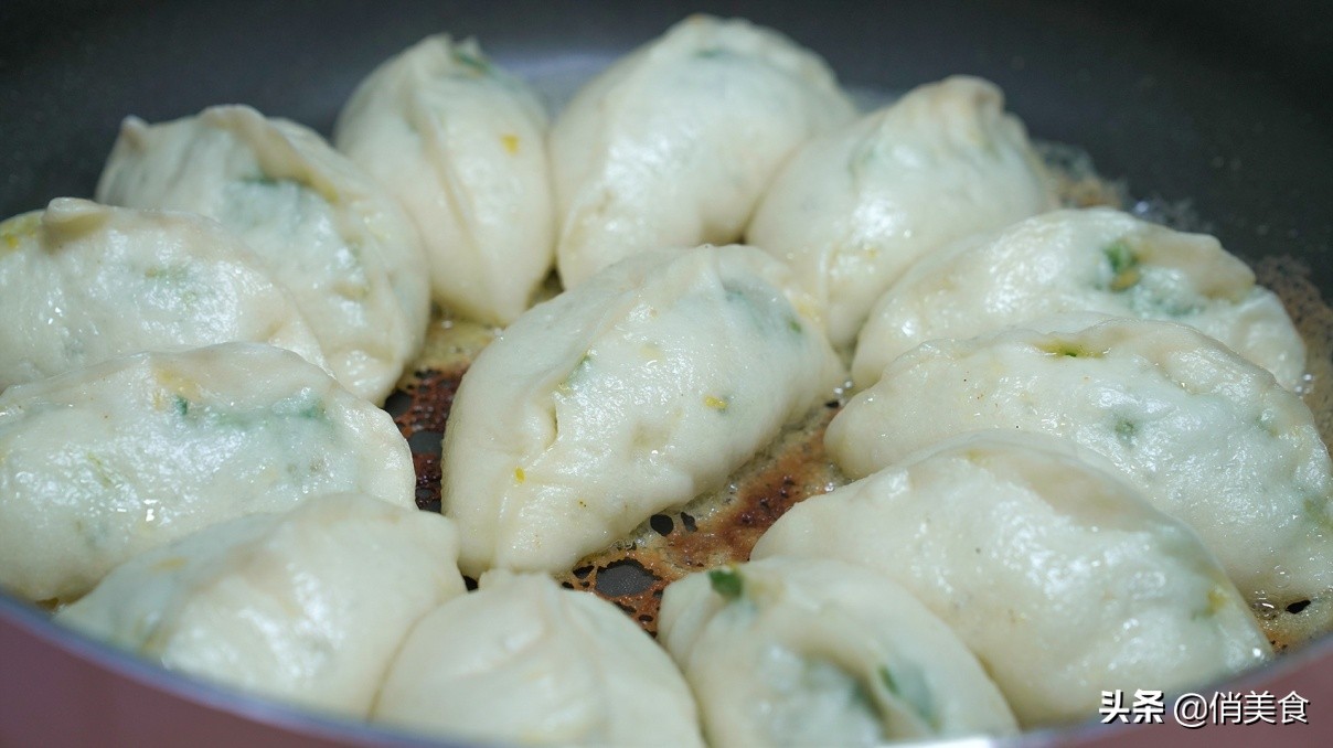 教你水煎包做法,色泽金黄,口感松软,从包到煎全过程