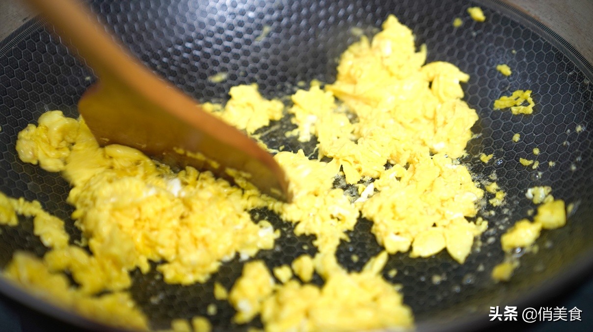 教你水煎包做法,色泽金黄,口感松软,从包到煎全过程