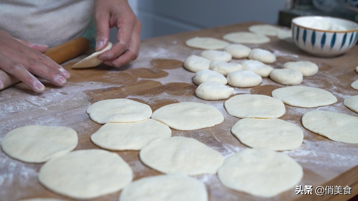 教你水煎包做法,色泽金黄,口感松软,从包到煎全过程