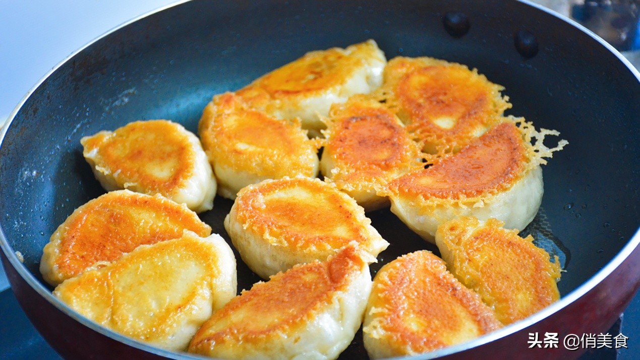 教你水煎包做法,色泽金黄,口感松软,从包到煎全过程