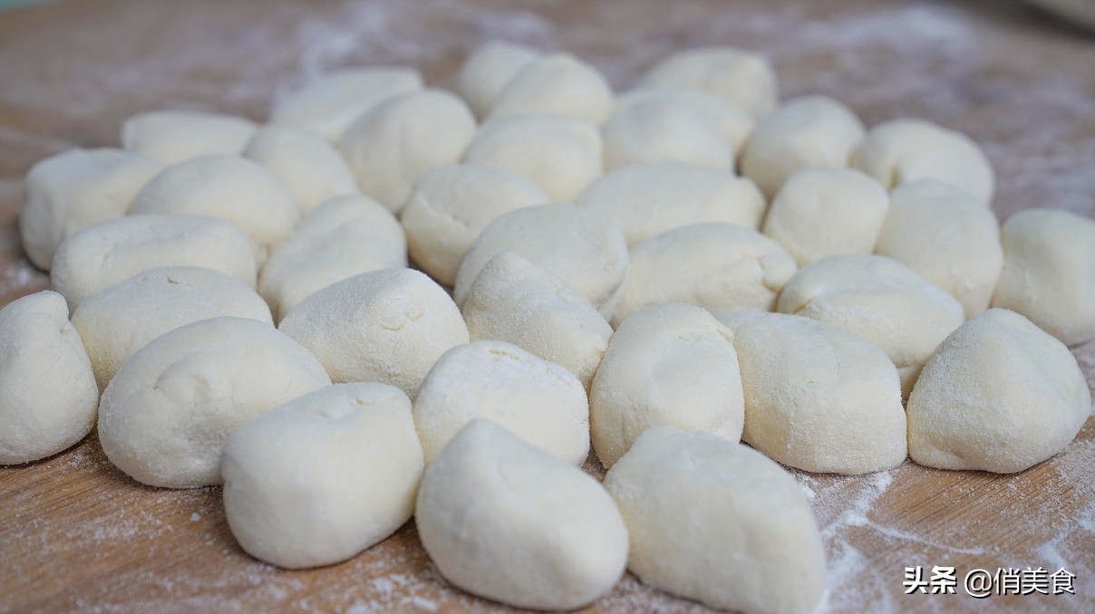 教你水煎包做法,色泽金黄,口感松软,从包到煎全过程