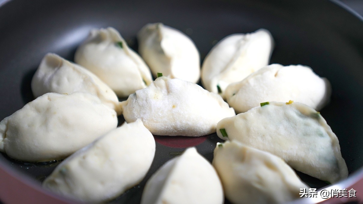 教你水煎包做法,色泽金黄,口感松软,从包到煎全过程