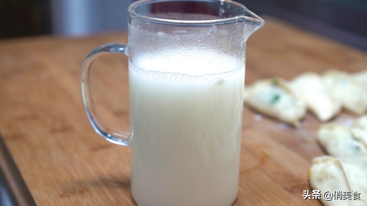 教你水煎包做法,色泽金黄,口感松软,从包到煎全过程