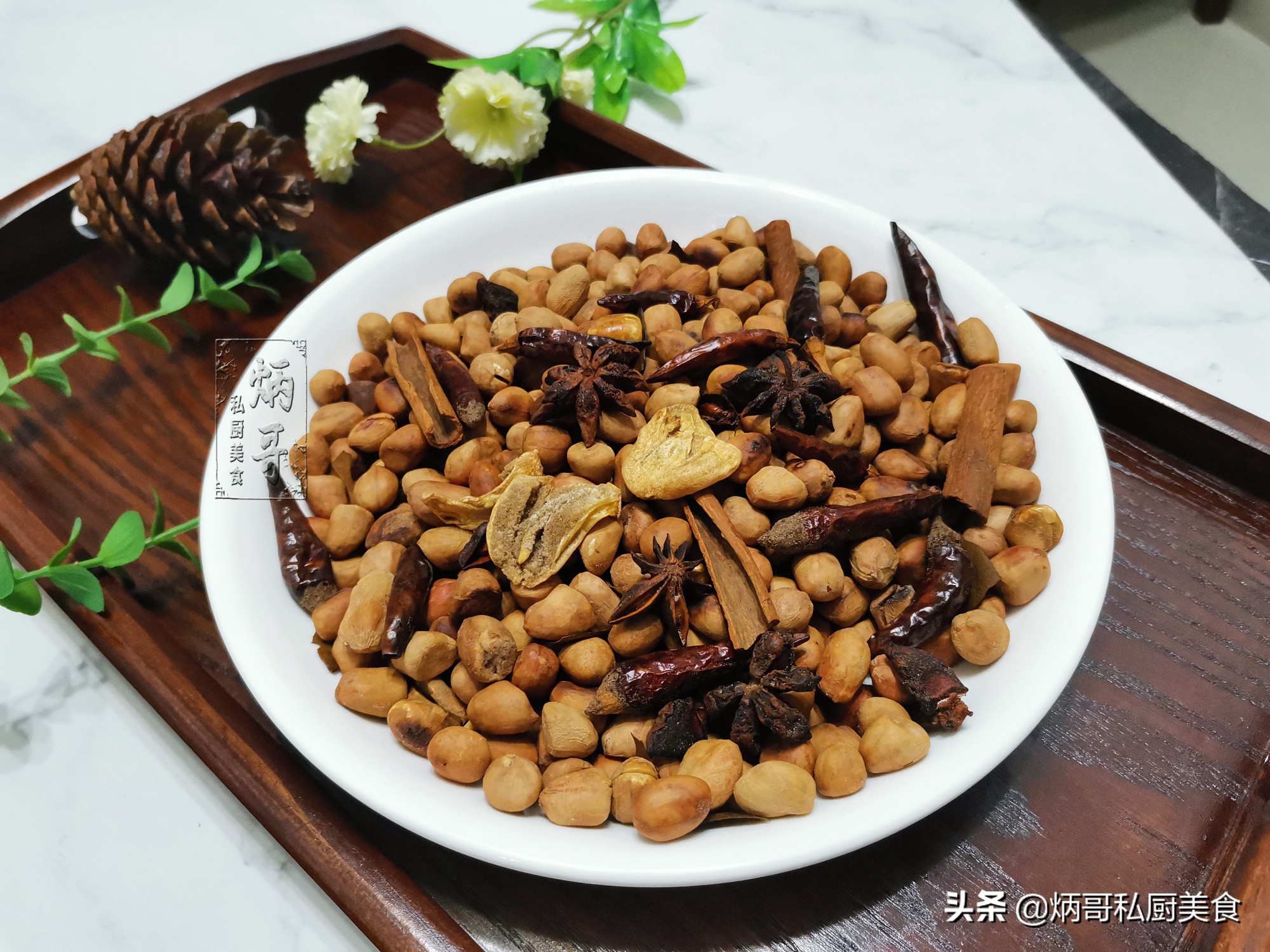 花生别再油炸了,酒店大厨这样炒,咸香入味,媳妇一天不吃必馋它