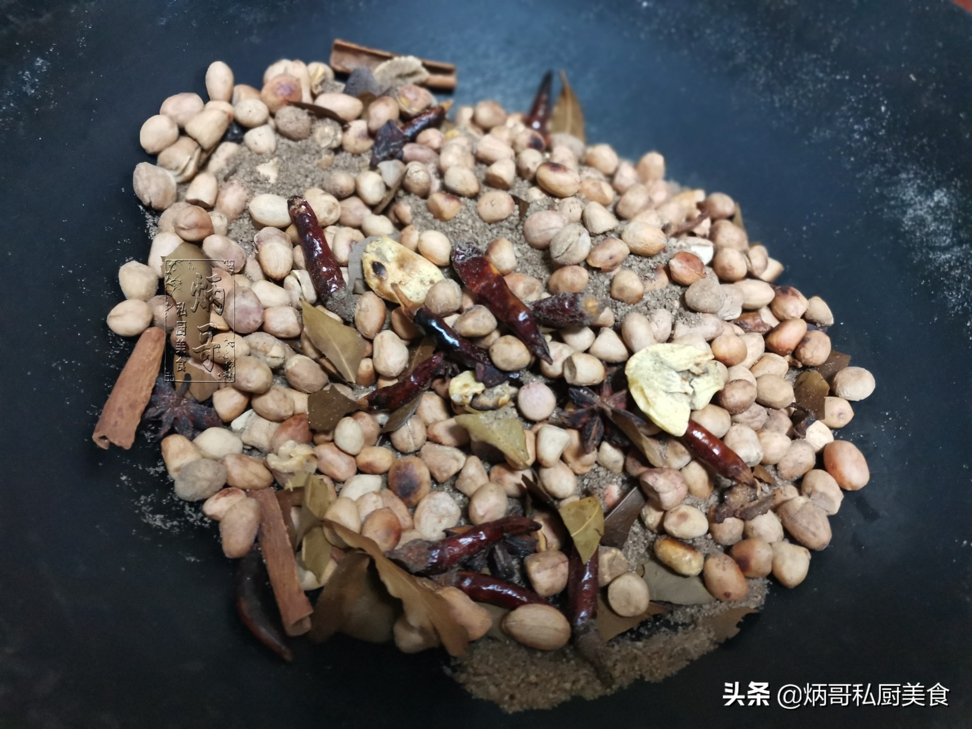 花生别再油炸了,酒店大厨这样炒,咸香入味,媳妇一天不吃必馋它