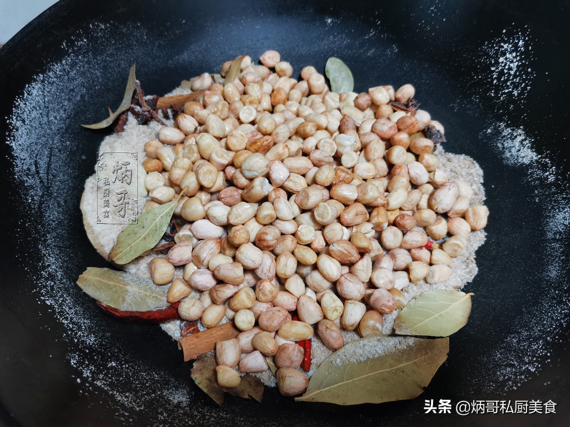 花生别再油炸了,酒店大厨这样炒,咸香入味,媳妇一天不吃必馋它