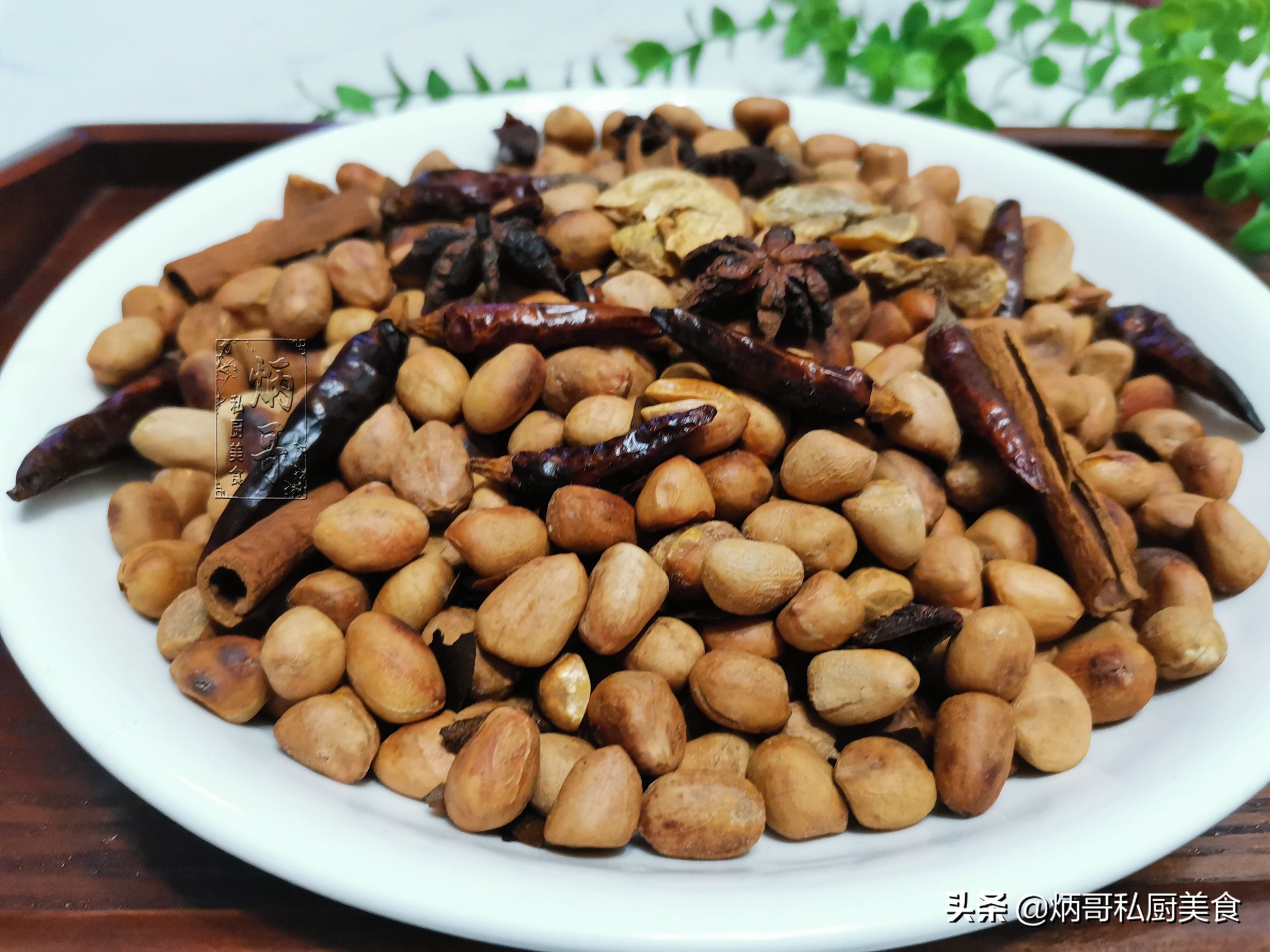 花生别再油炸了,酒店大厨这样炒,咸香入味,媳妇一天不吃必馋它