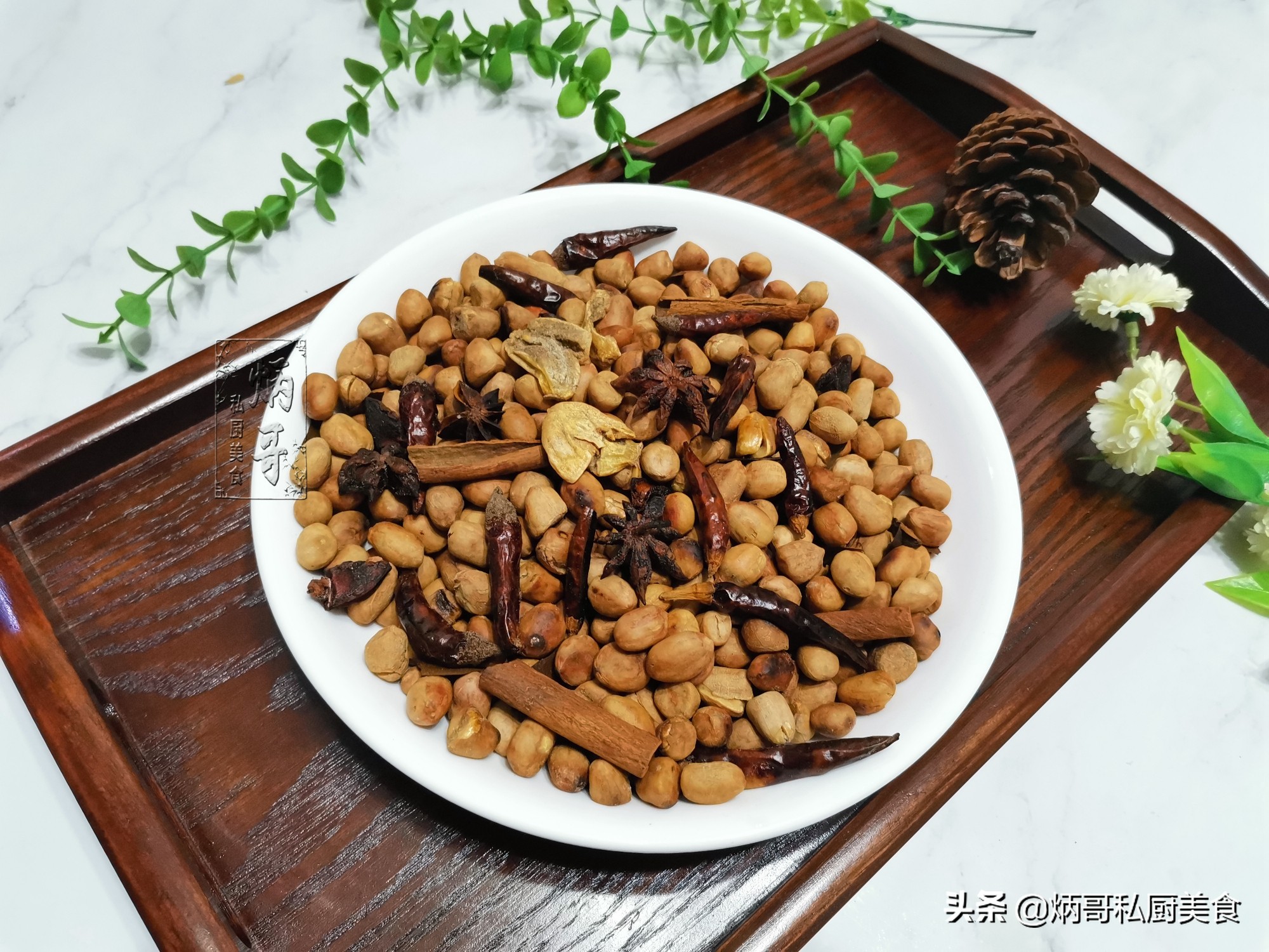 花生别再油炸了,酒店大厨这样炒,咸香入味,媳妇一天不吃必馋它