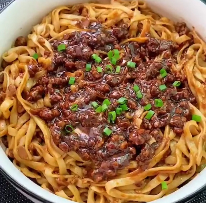 天冷,全家迷上这碗面,爽滑多汁,越吃越香,简单零失败