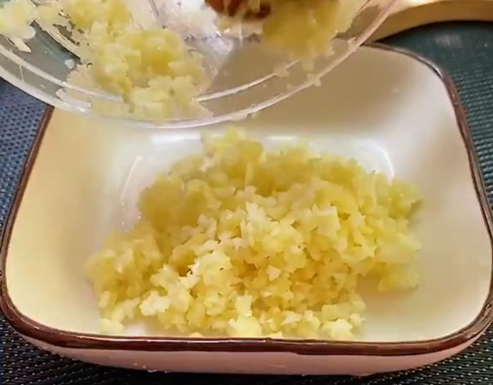 天冷,全家迷上这碗面,爽滑多汁,越吃越香,简单零失败