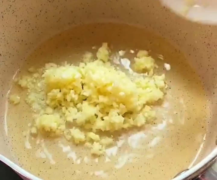 天冷,全家迷上这碗面,爽滑多汁,越吃越香,简单零失败