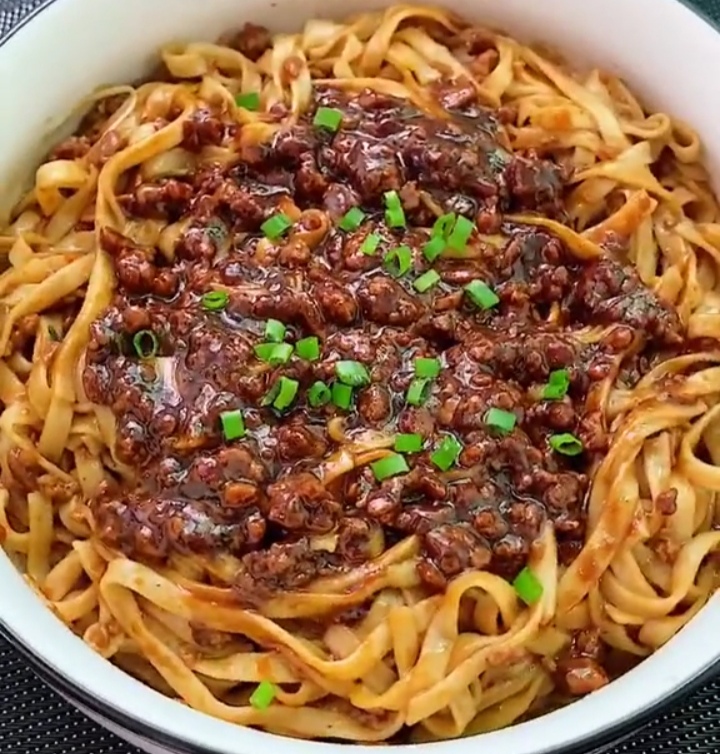 天冷,全家迷上这碗面,爽滑多汁,越吃越香,简单零失败