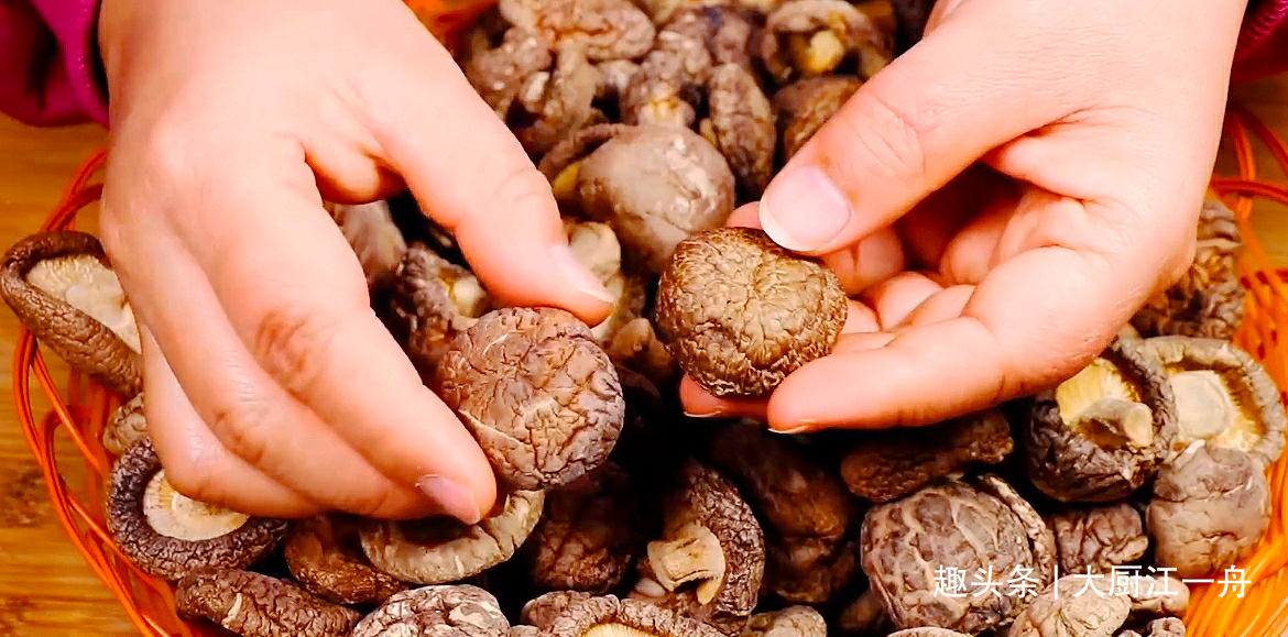 买干香菇时,牢记这4点!干货店老板一看就是懂行人,不敢忽悠你