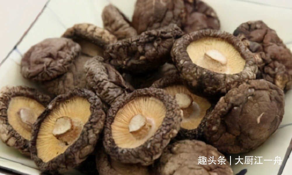 买干香菇时,牢记这4点!干货店老板一看就是懂行人,不敢忽悠你