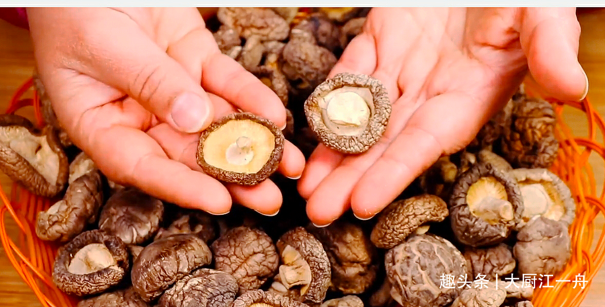 买干香菇时,牢记这4点!干货店老板一看就是懂行人,不敢忽悠你