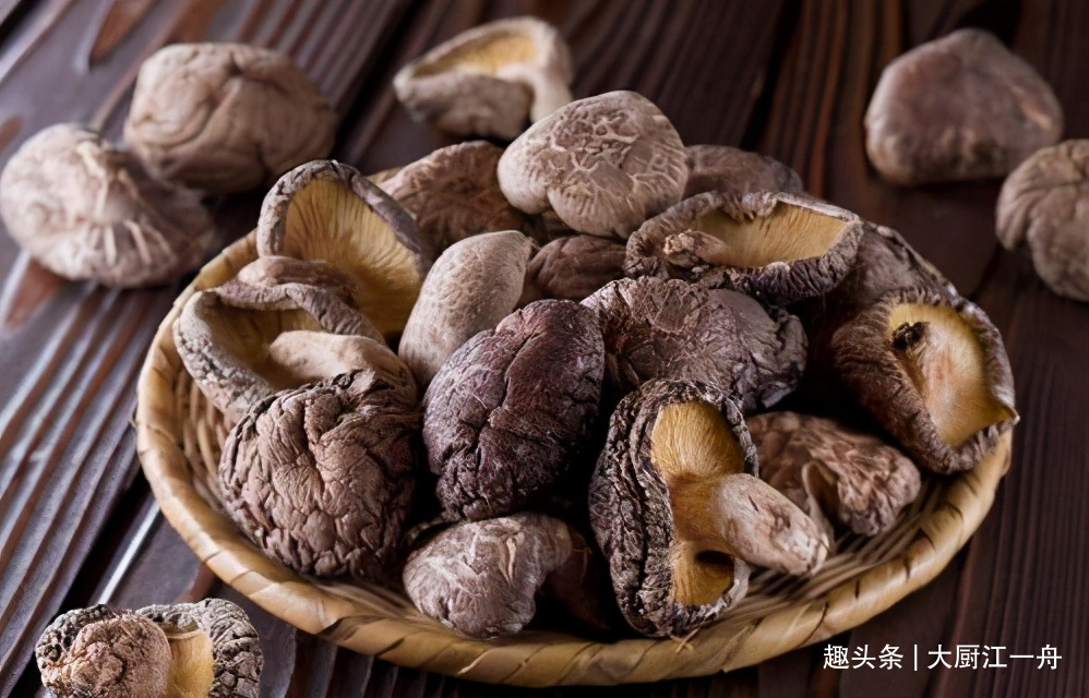 买干香菇时,牢记这4点!干货店老板一看就是懂行人,不敢忽悠你