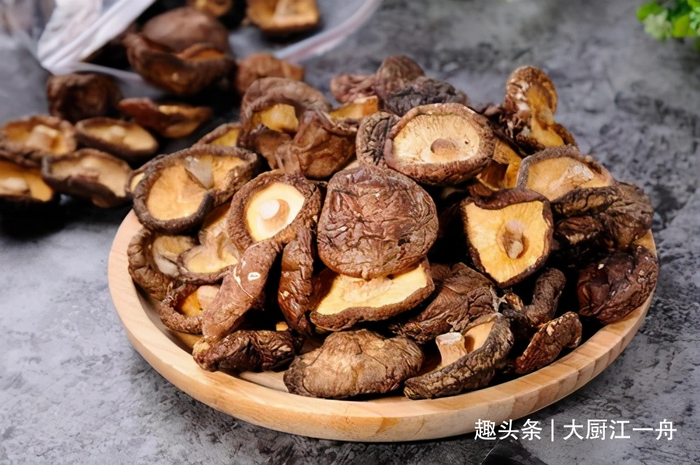买干香菇时,牢记这4点!干货店老板一看就是懂行人,不敢忽悠你