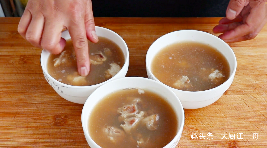 熬猪皮冻,记住不要直接熬,教你一招,皮冻Q弹劲道,做法超简单