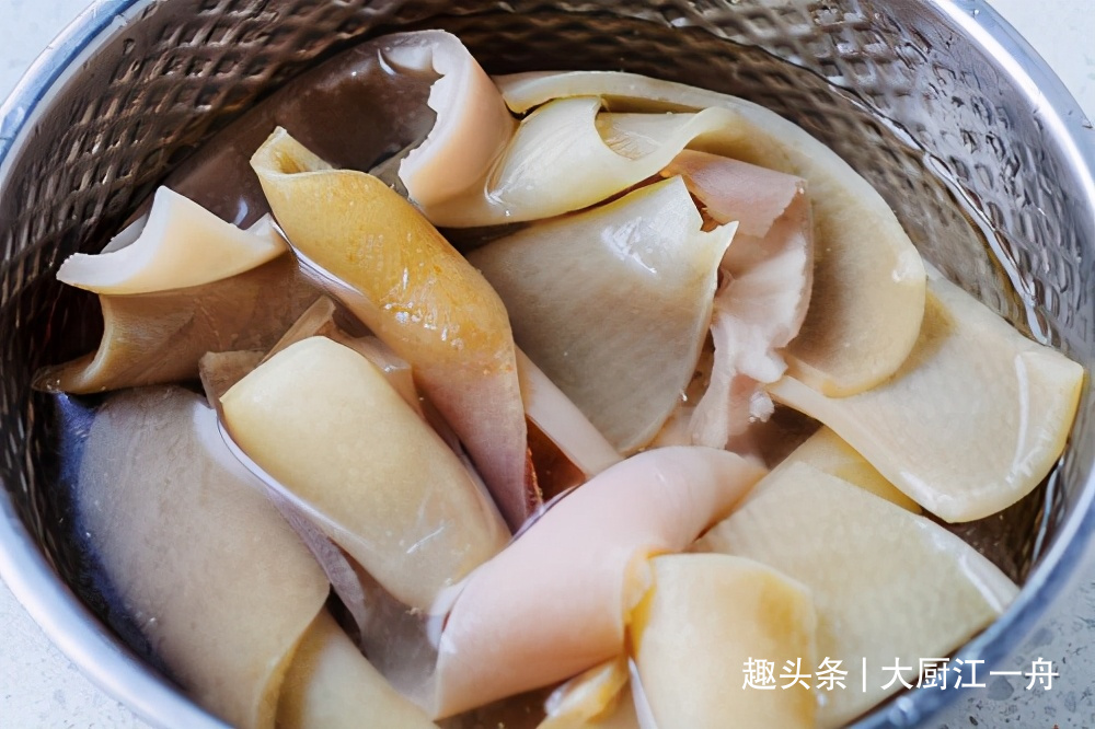 熬猪皮冻,记住不要直接熬,教你一招,皮冻Q弹劲道,做法超简单