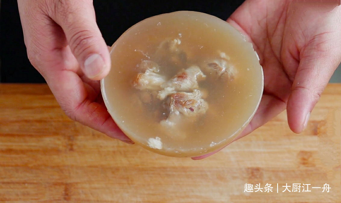 熬猪皮冻,记住不要直接熬,教你一招,皮冻Q弹劲道,做法超简单