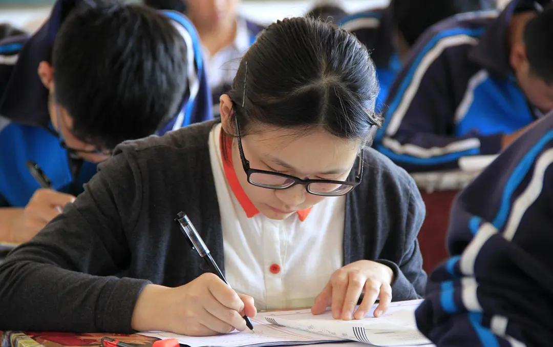 什么家庭更容易养出学霸?这种职业父母组合最好,农民家庭垫底