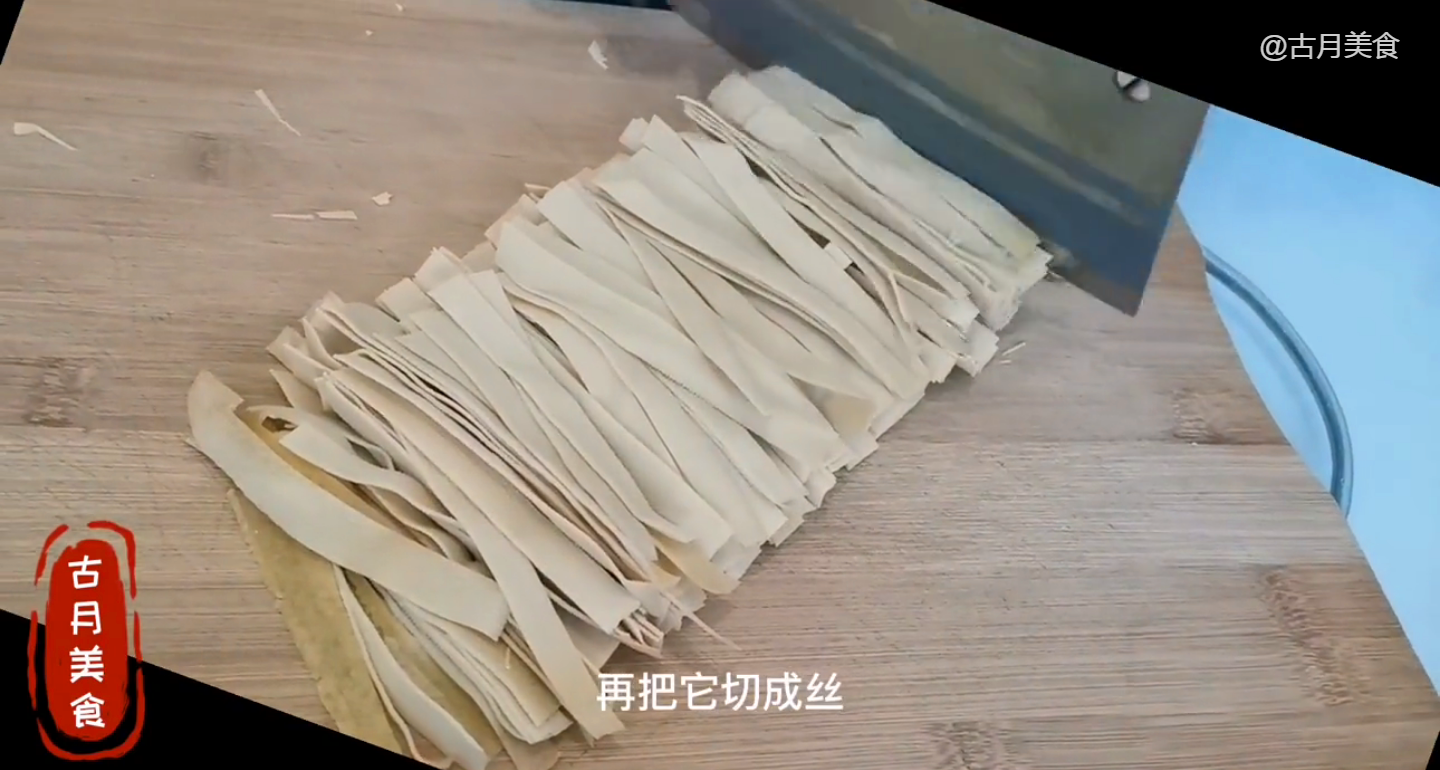 千张白菜怎么能做出饭店美味,古月小技巧教你,每次汤汁都不剩