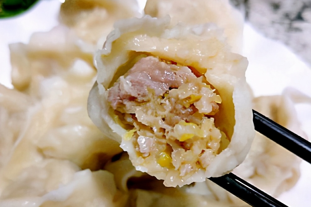 冬至煮酸菜饺子,改变一下方法,饺子不破皮、不露馅,而且会更香