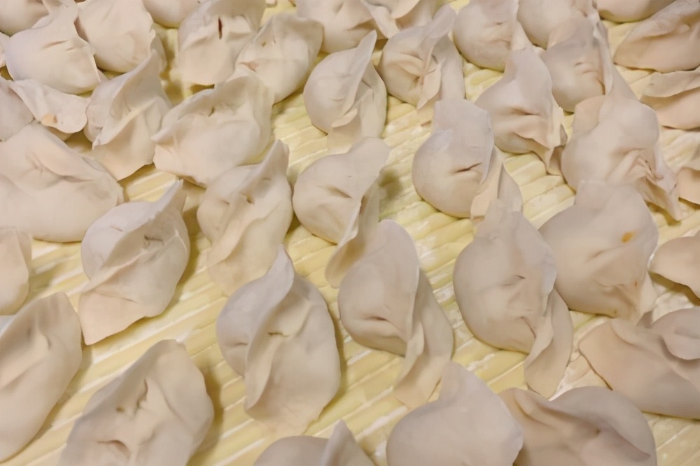 冬至煮酸菜饺子,改变一下方法,饺子不破皮、不露馅,而且会更香