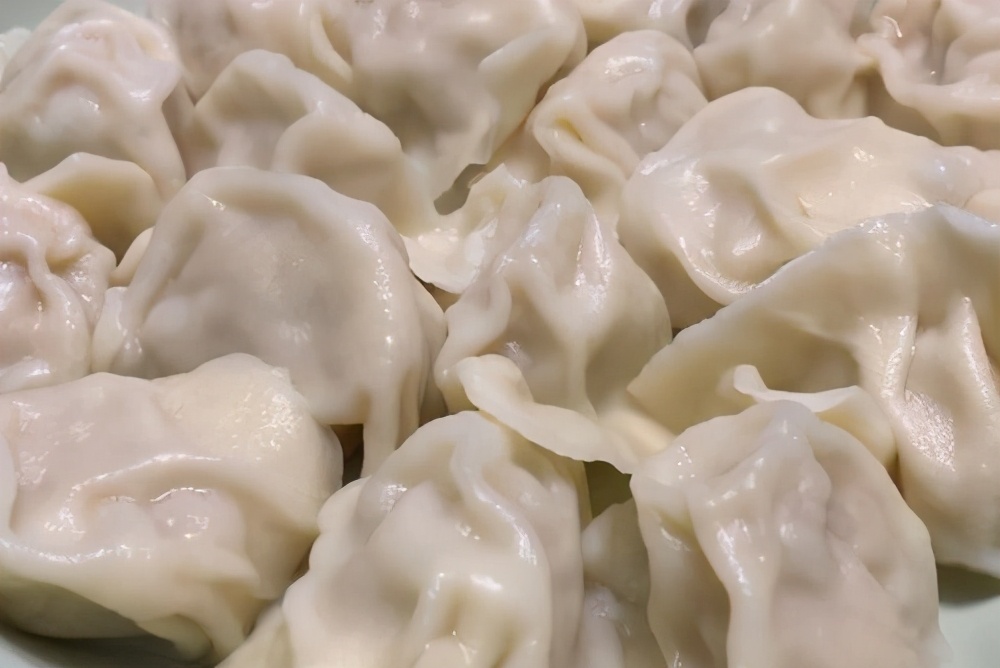 冬至煮酸菜饺子,改变一下方法,饺子不破皮、不露馅,而且会更香