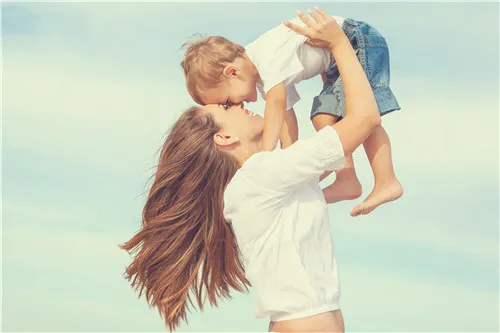 孩子2岁前必须戒掉纸尿裤?这不是帮他,是在害他!