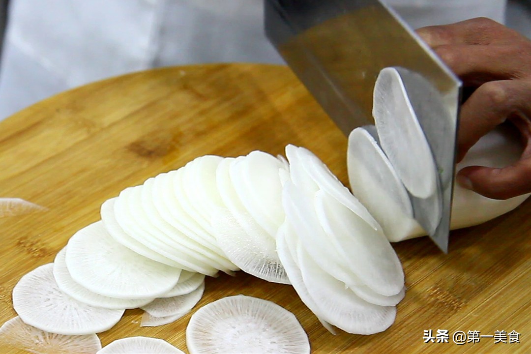 天冷了、少吃白菜土豆多吃它!一次做好存冰箱,好吃解馋、特省事