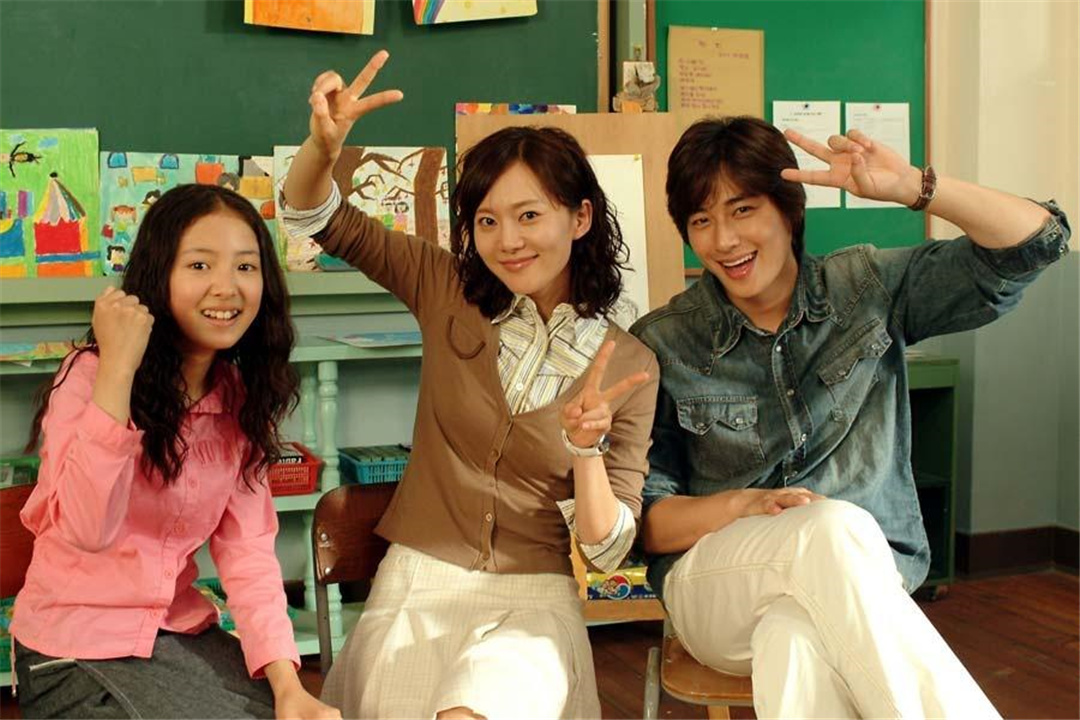 “妈妈,老师打我”,2位妈妈的不同反应,决定了孩子悬殊的人生