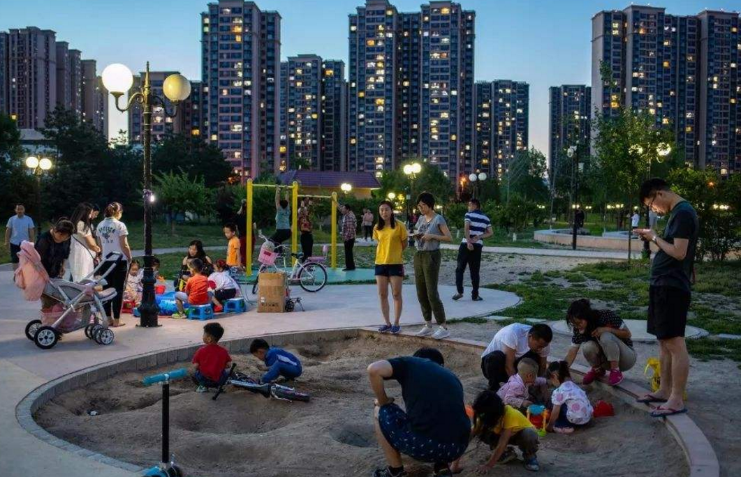 李玫瑾:孩子未来是否有出息,去小区广场看一圈,心里就有数了