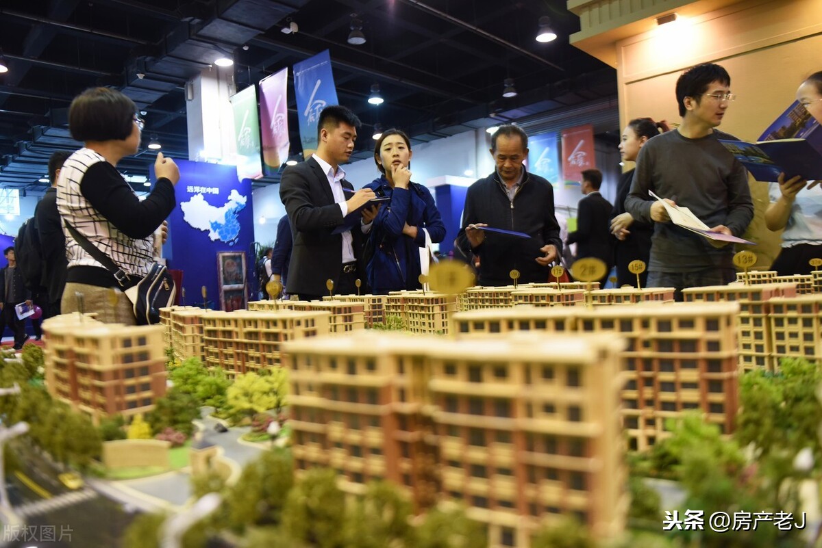 杭州抢房潮,十万人冻资千亿,为何楼市能如此疯狂?