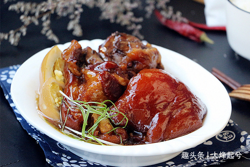 家宴重磅菜红烧蹄膀,皮糯肉酥入口即化,学会春节露一手