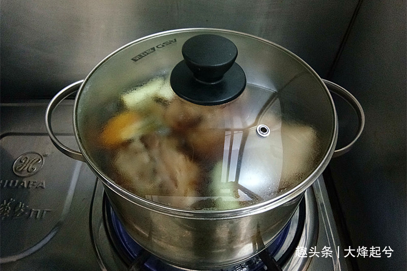 家宴重磅菜红烧蹄膀,皮糯肉酥入口即化,学会春节露一手