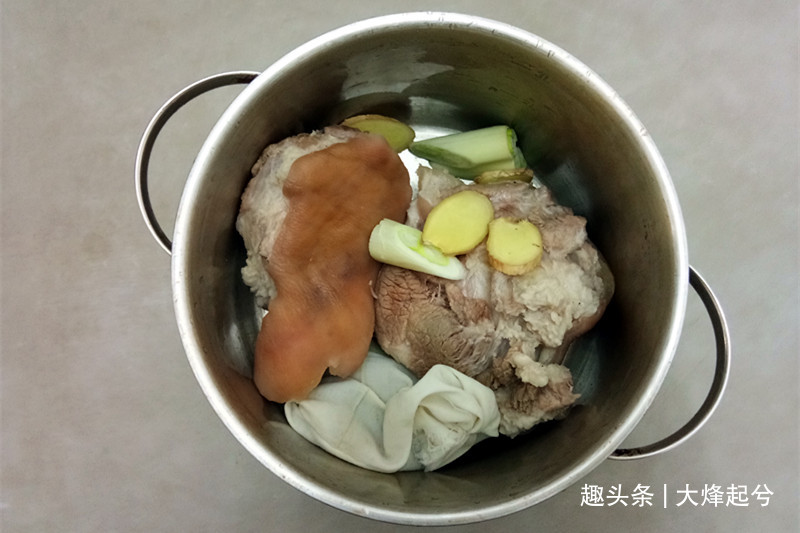 家宴重磅菜红烧蹄膀,皮糯肉酥入口即化,学会春节露一手