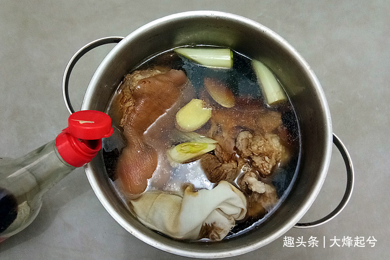 家宴重磅菜红烧蹄膀,皮糯肉酥入口即化,学会春节露一手