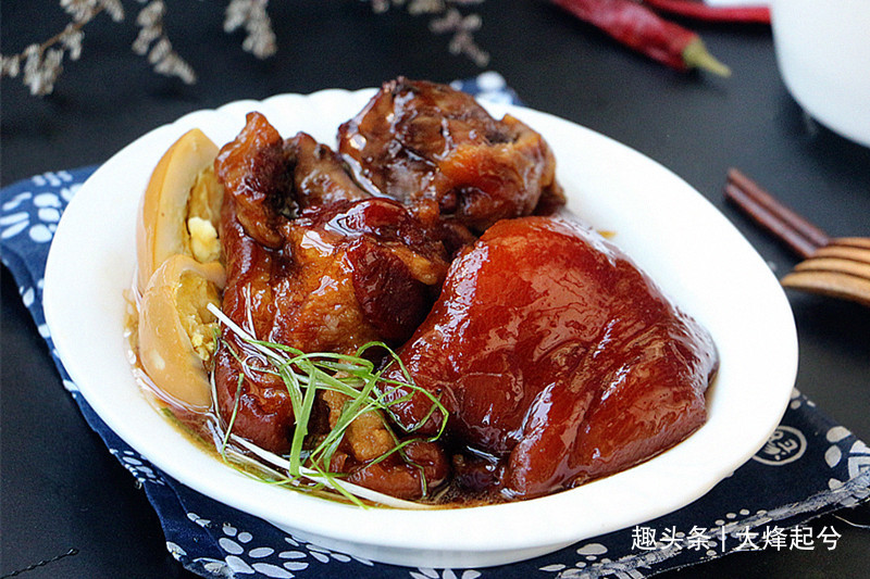 家宴重磅菜红烧蹄膀,皮糯肉酥入口即化,学会春节露一手