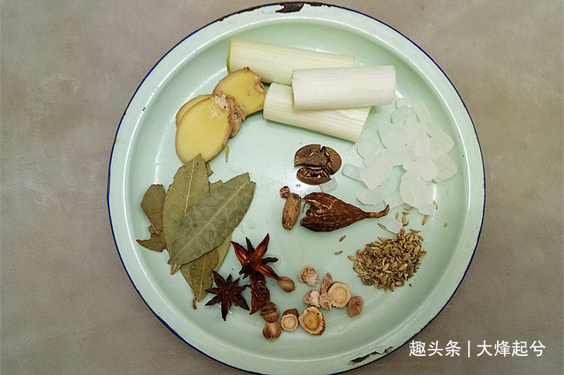 家宴重磅菜红烧蹄膀,皮糯肉酥入口即化,学会春节露一手