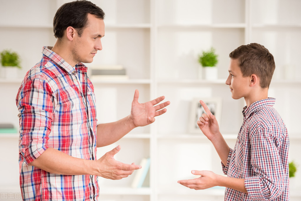 孩子一生必经的3个叛逆期：家长与其“硬碰硬”，不如以退为进