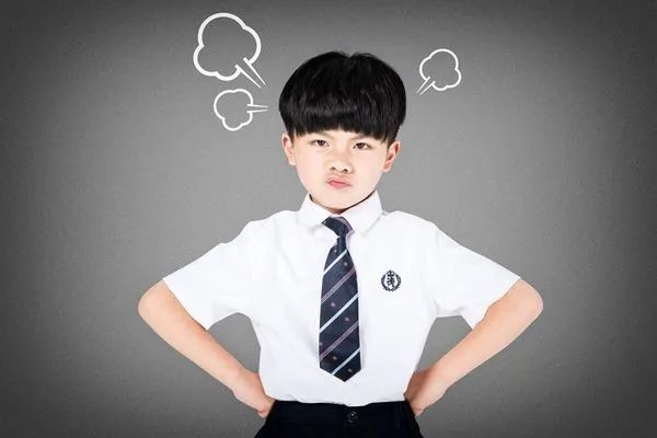 孩子脾气大不尊重人，父母训斥、打骂都不可取，试试“共生效应”