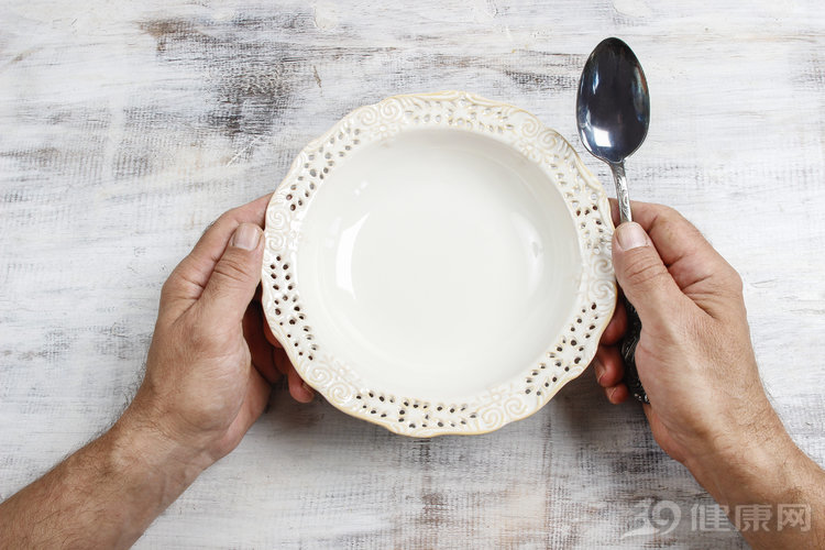 得了癌症，需要忌口吗？3类食物确实要少吃，不然麻烦源源不断