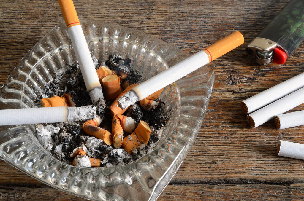 除了熬夜之外,这三类食物,也会“偷走”胶原蛋白,劝你谨慎食用