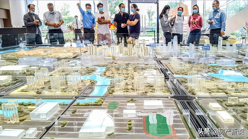 楼市一锤定音,3大信号道出2021年房价走向,买不买房清楚了