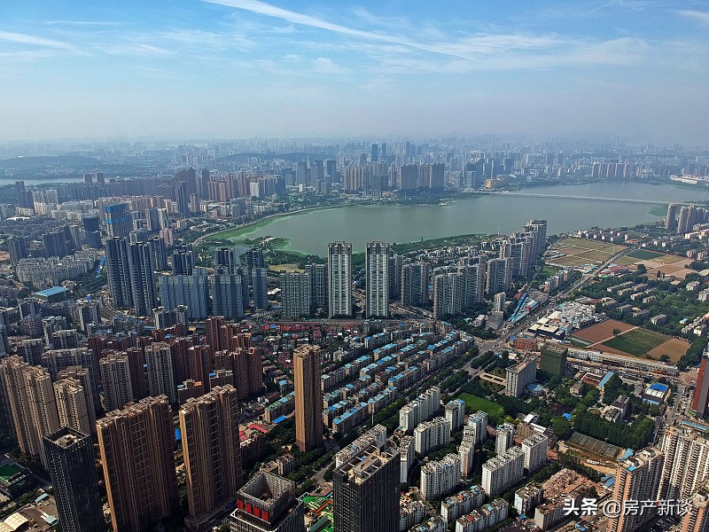 楼市一锤定音,3大信号道出2021年房价走向,买不买房清楚了