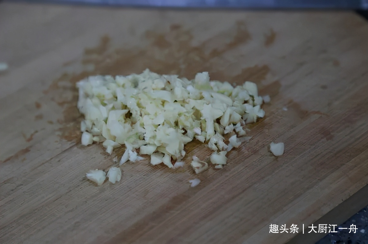 怪不得饭店的凉拌菠菜那么好吃?原来做法有诀窍,3分钟就学会