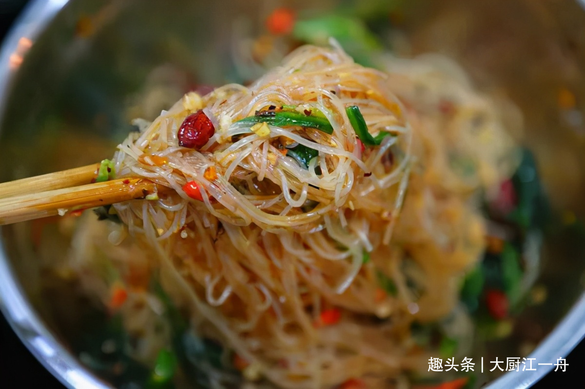 怪不得饭店的凉拌菠菜那么好吃?原来做法有诀窍,3分钟就学会